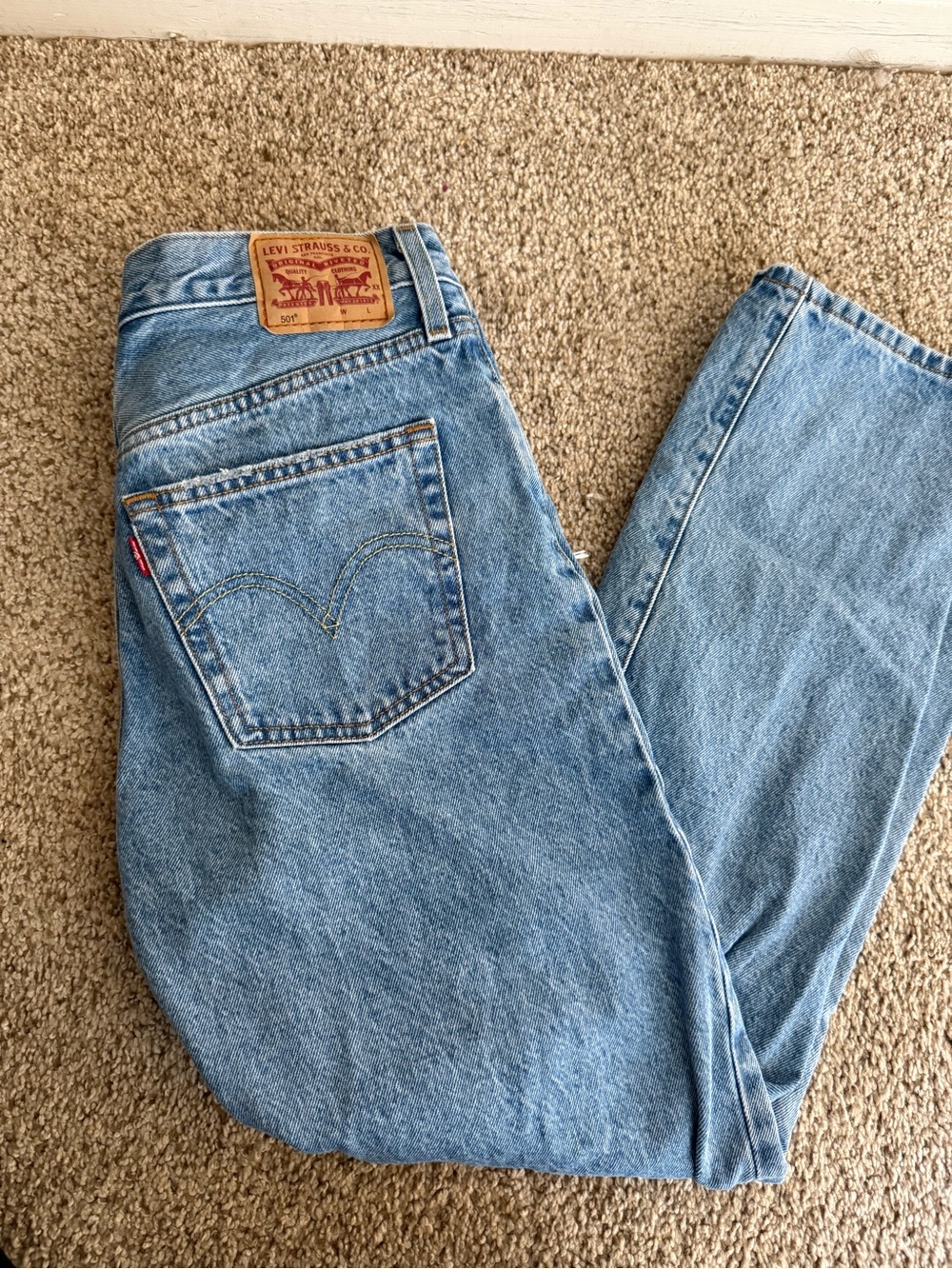 Levi's Men's Light Blue Relaxed Fit Jeans
